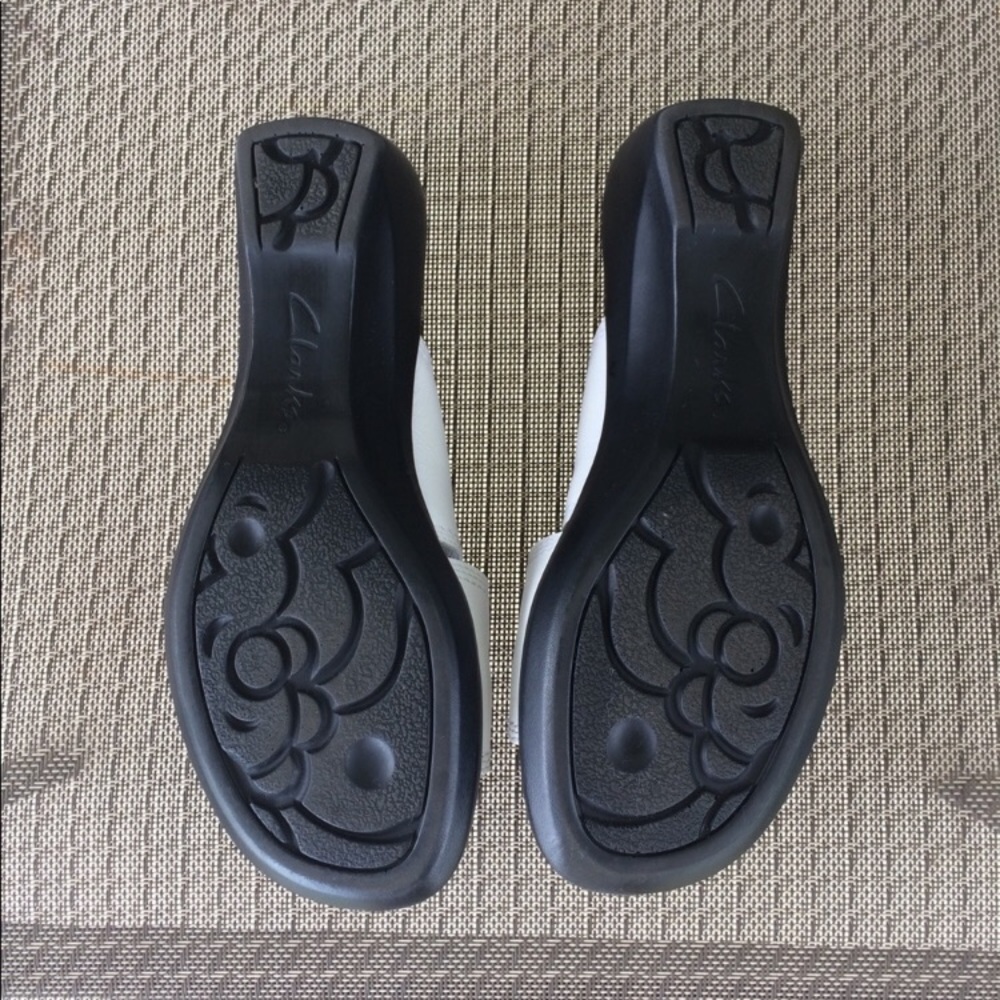 Clarks white sandals in EUC! - Picture 4 of 5